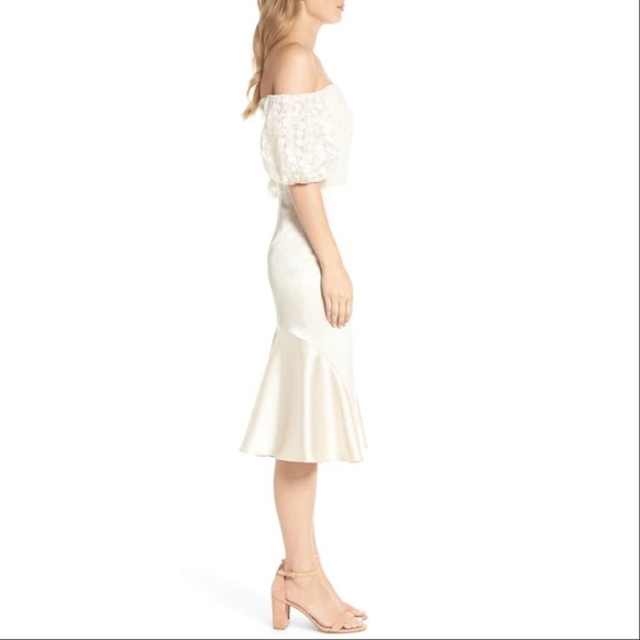 GAL MEETS GLAM Adele Off the Shoulder Dress - Picture 3 of 7